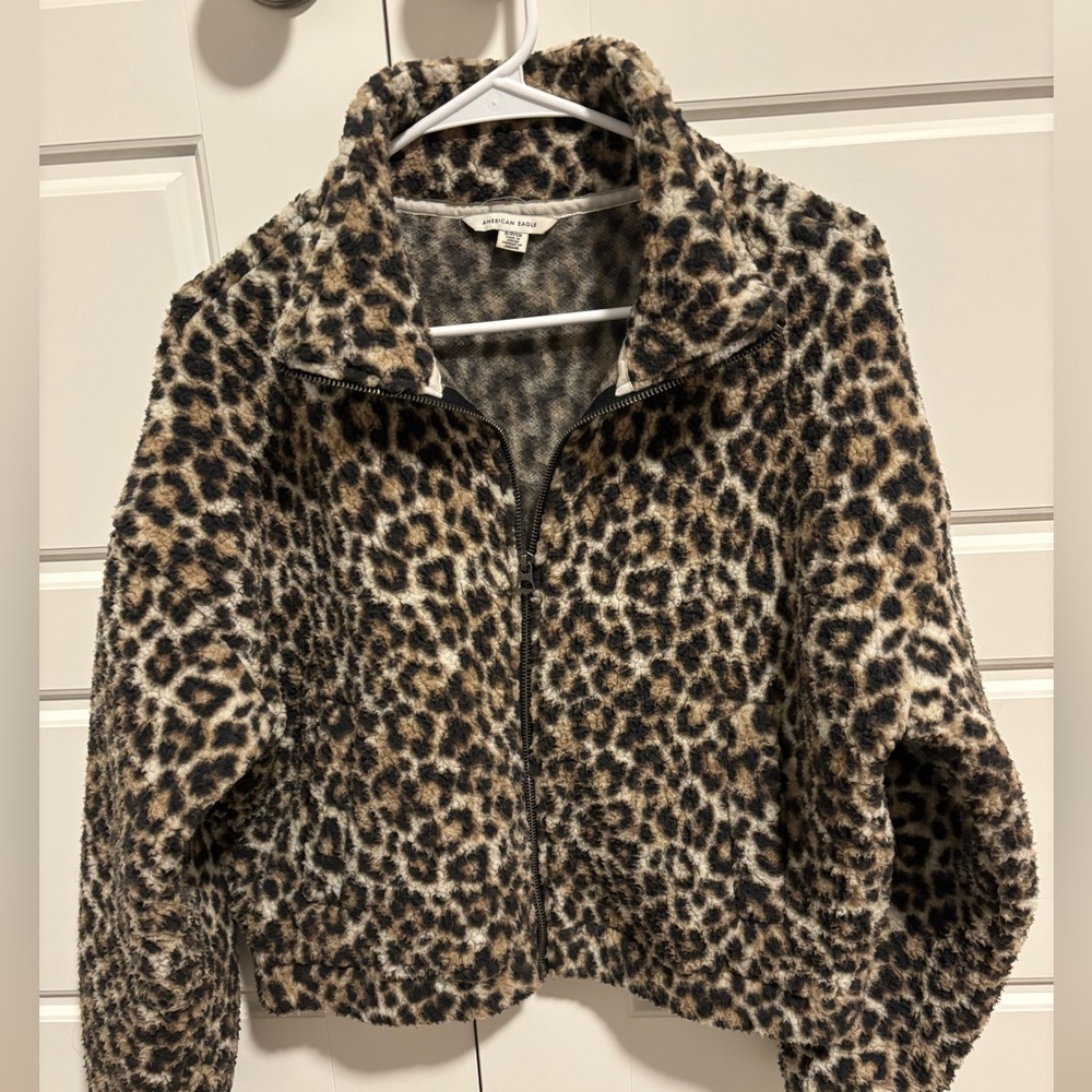 ✨AMERICAN EAGLE LEOPARD PRINT JACKET, CROPPED, SHERPA, LIKE NEW✨